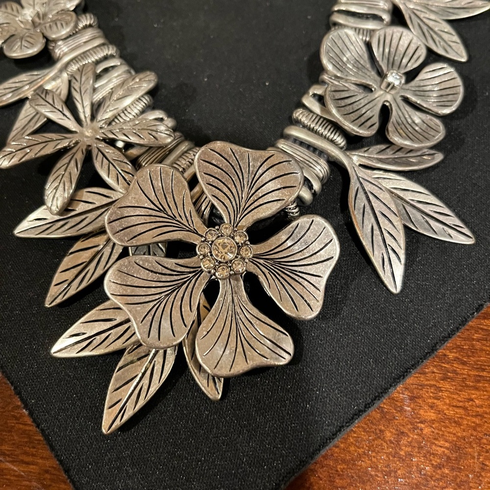 Floral Silver Necklace - Picture 2 of 3